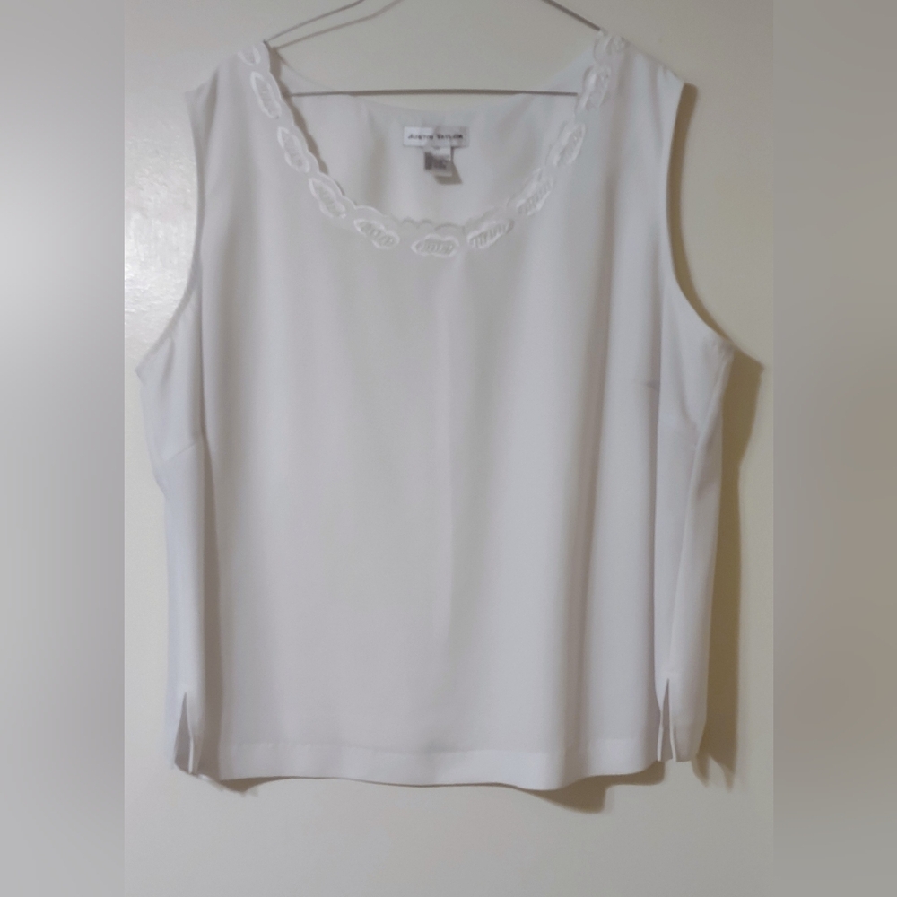 Justin Taylor White Embroidered Scoop Neck Tank 24 W